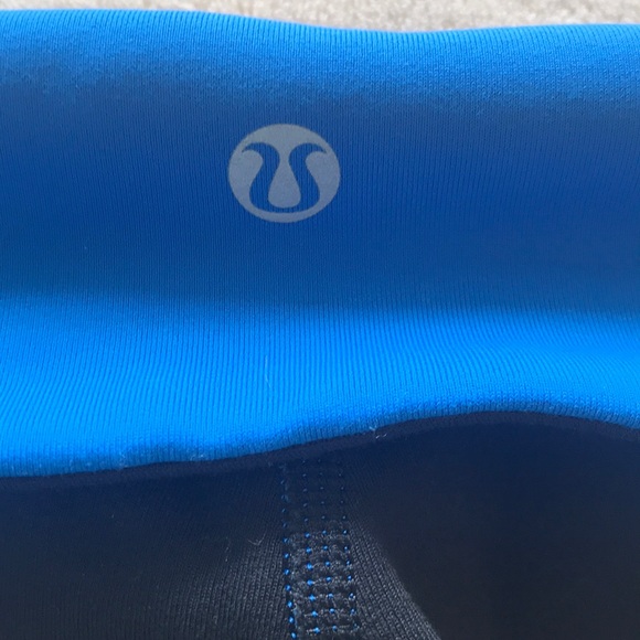 Lulu reverse-able Capri leggings - Picture 3 of 4